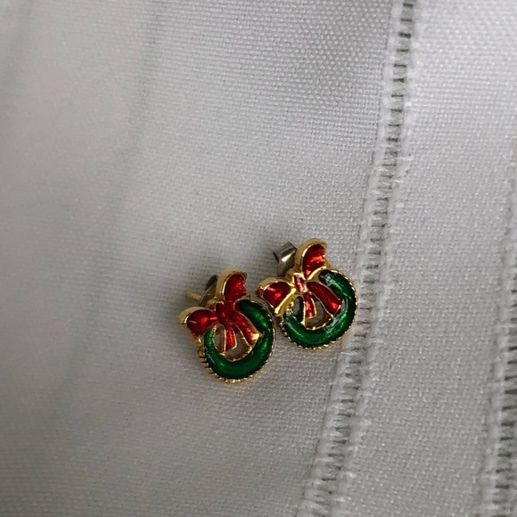 Vtg Red and Green Enamel Wreath Earrings - Picture 7 of 9